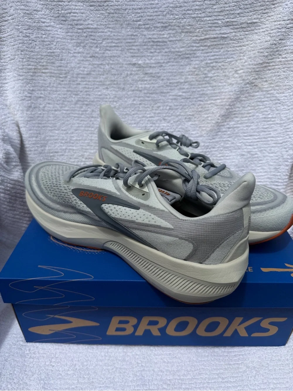 Brooks revel men’s